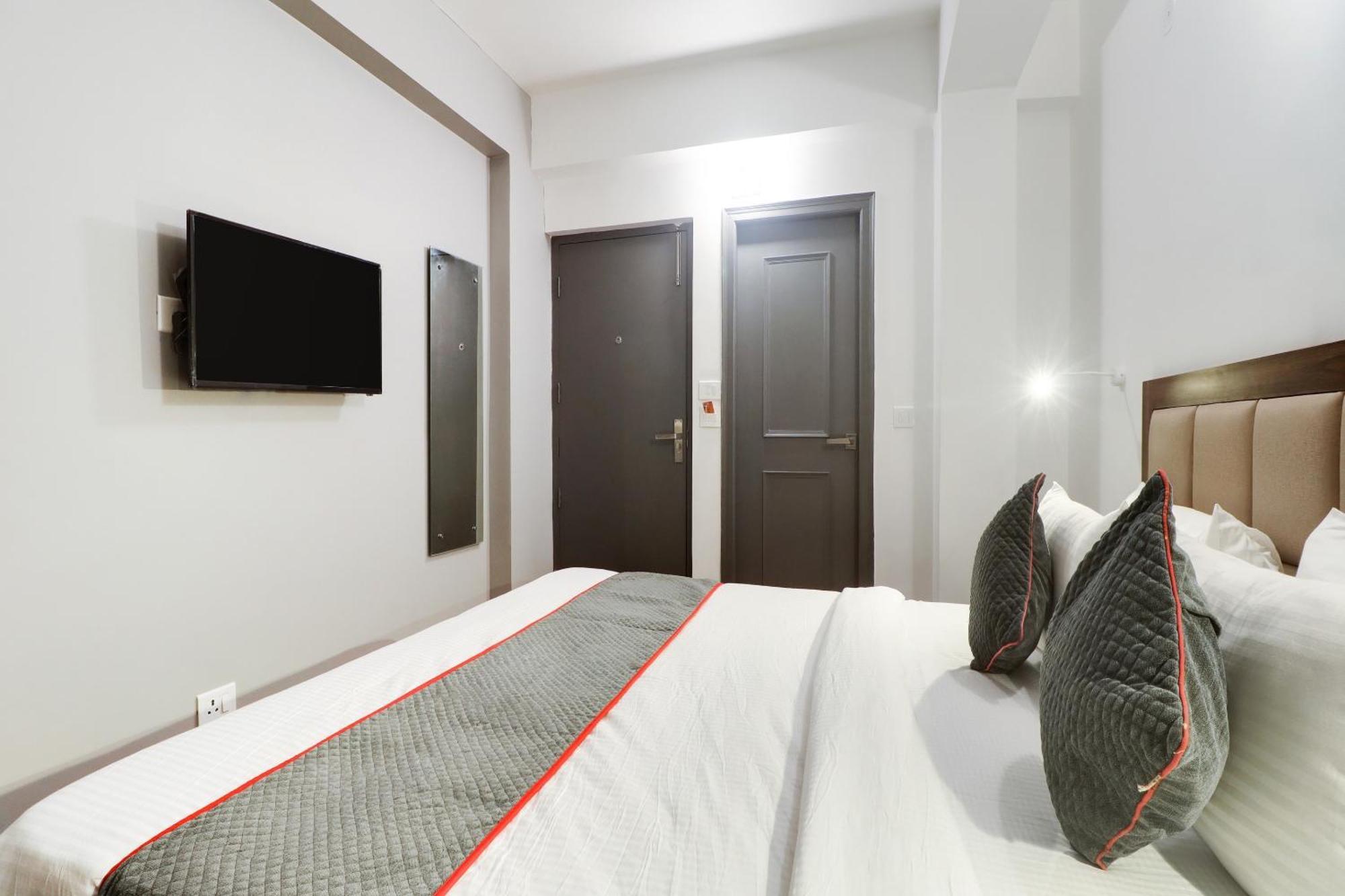 Townhouse Townhouse Clark Inn ปัฏนา ภายนอก รูปภาพ