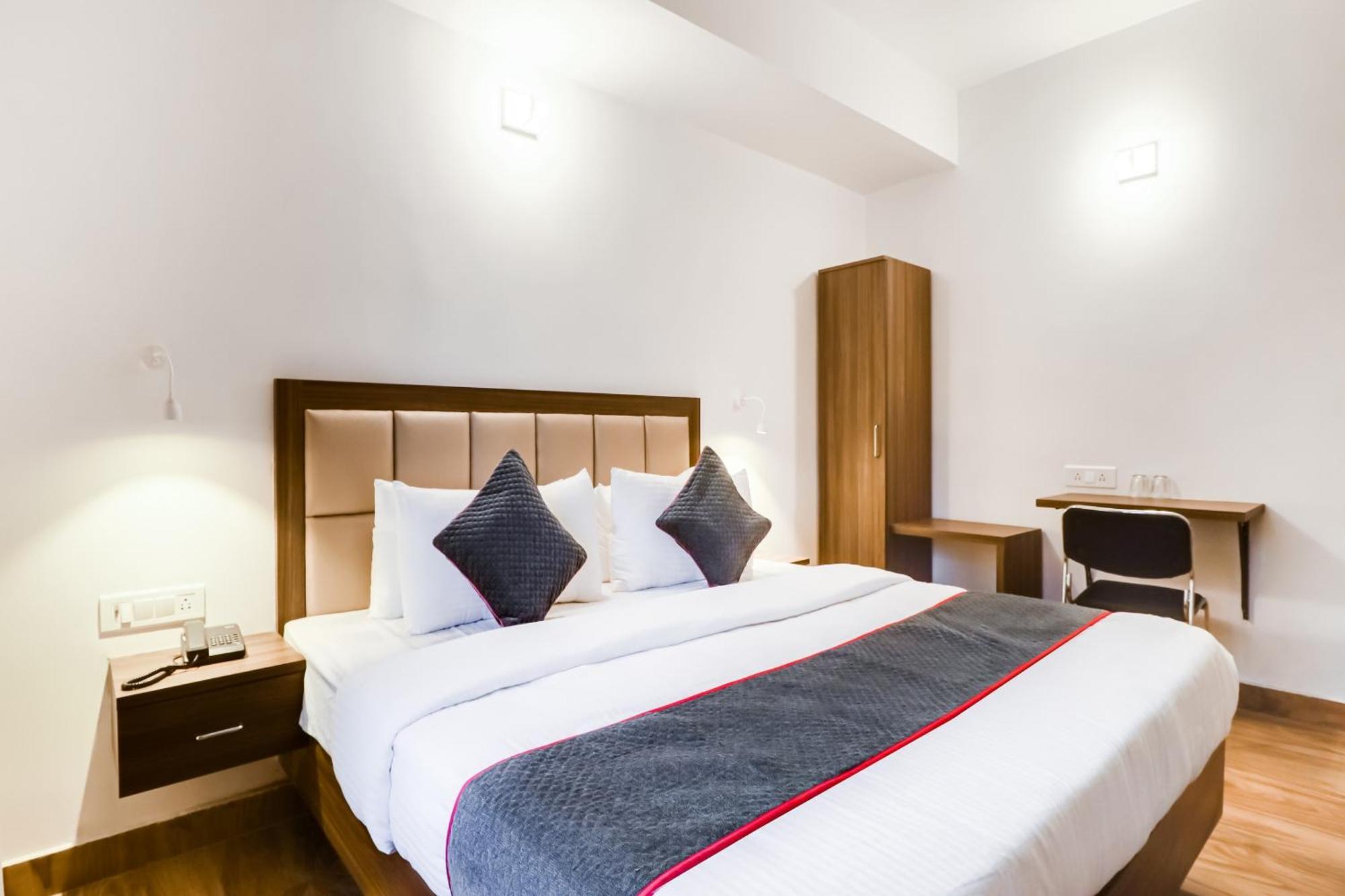 Townhouse Townhouse Clark Inn ปัฏนา ภายนอก รูปภาพ