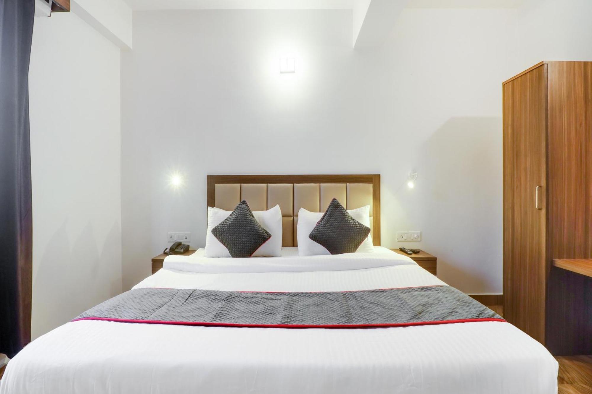 Townhouse Townhouse Clark Inn ปัฏนา ภายนอก รูปภาพ