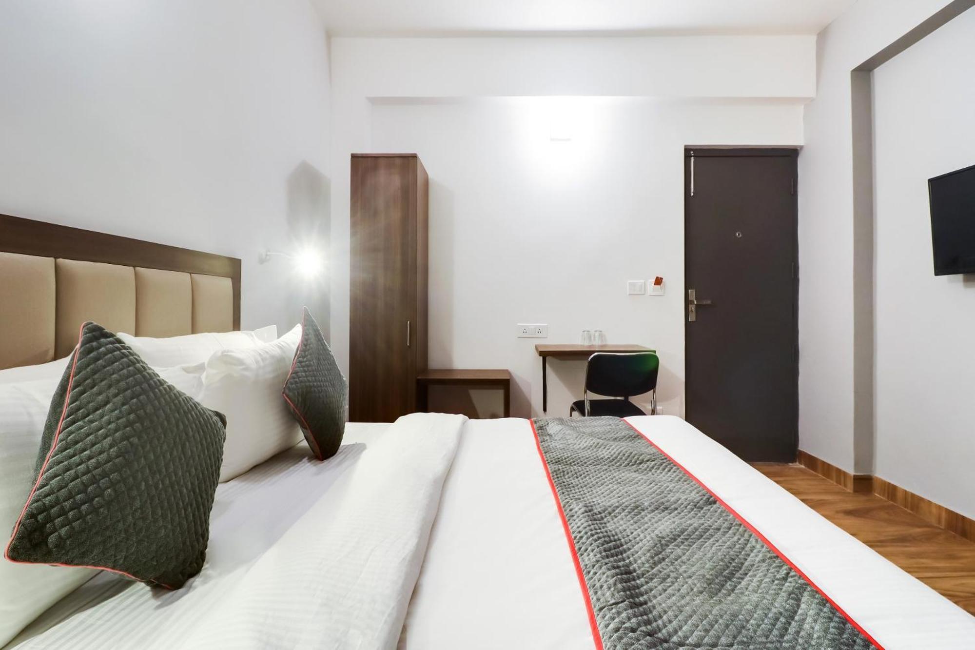 Townhouse Townhouse Clark Inn ปัฏนา ภายนอก รูปภาพ