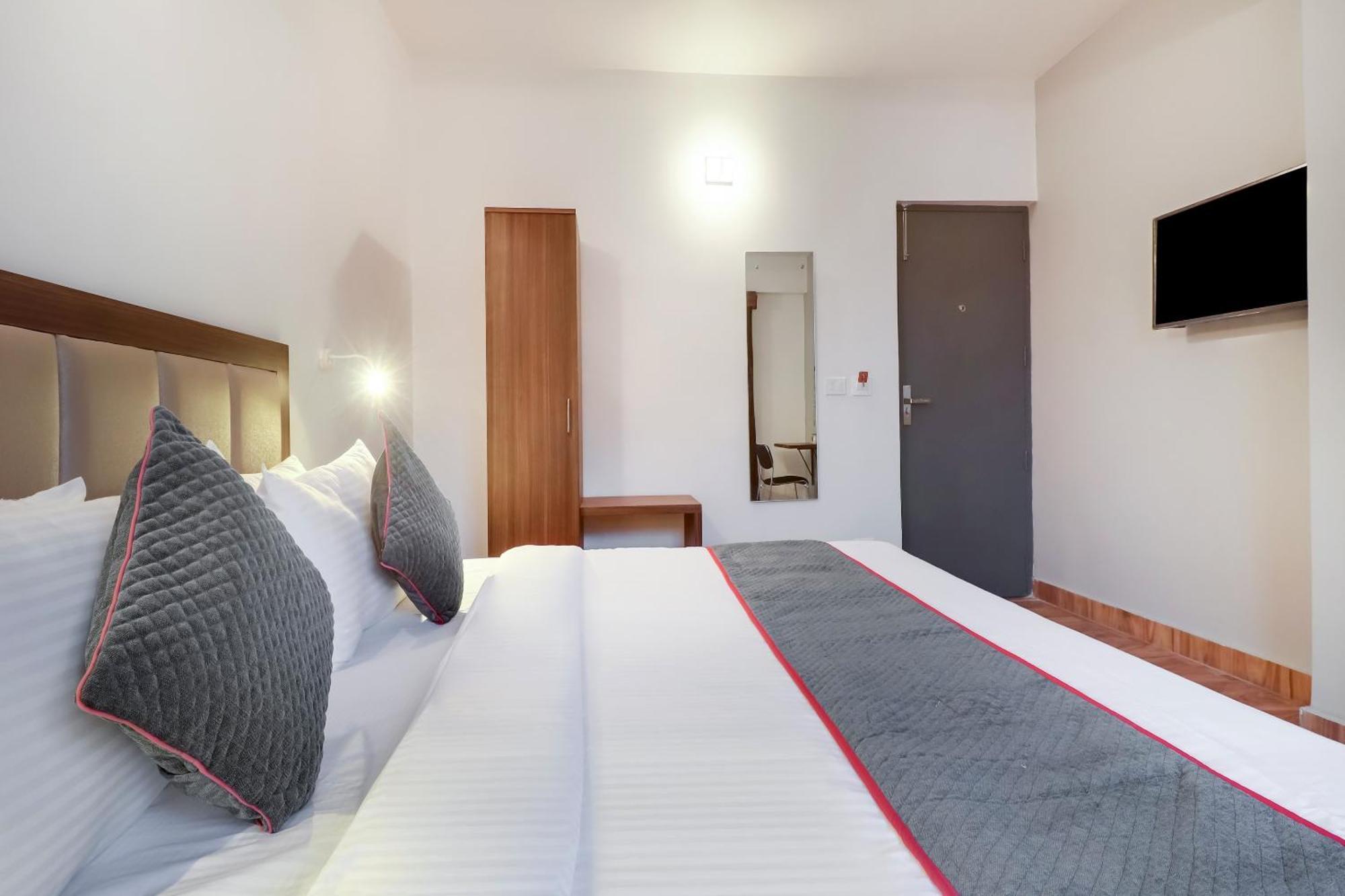 Townhouse Townhouse Clark Inn ปัฏนา ภายนอก รูปภาพ