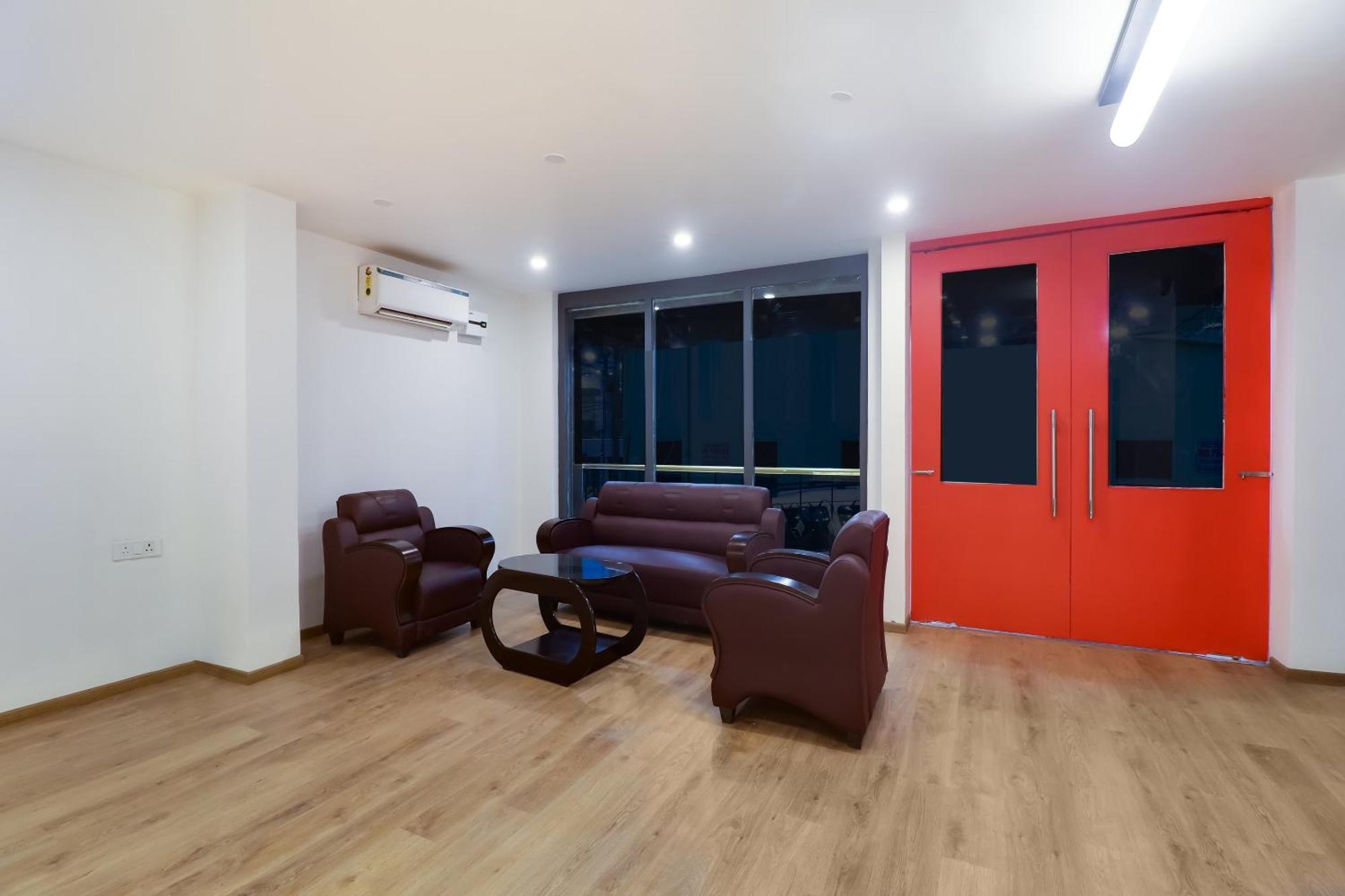 Townhouse Townhouse Clark Inn ปัฏนา ภายนอก รูปภาพ