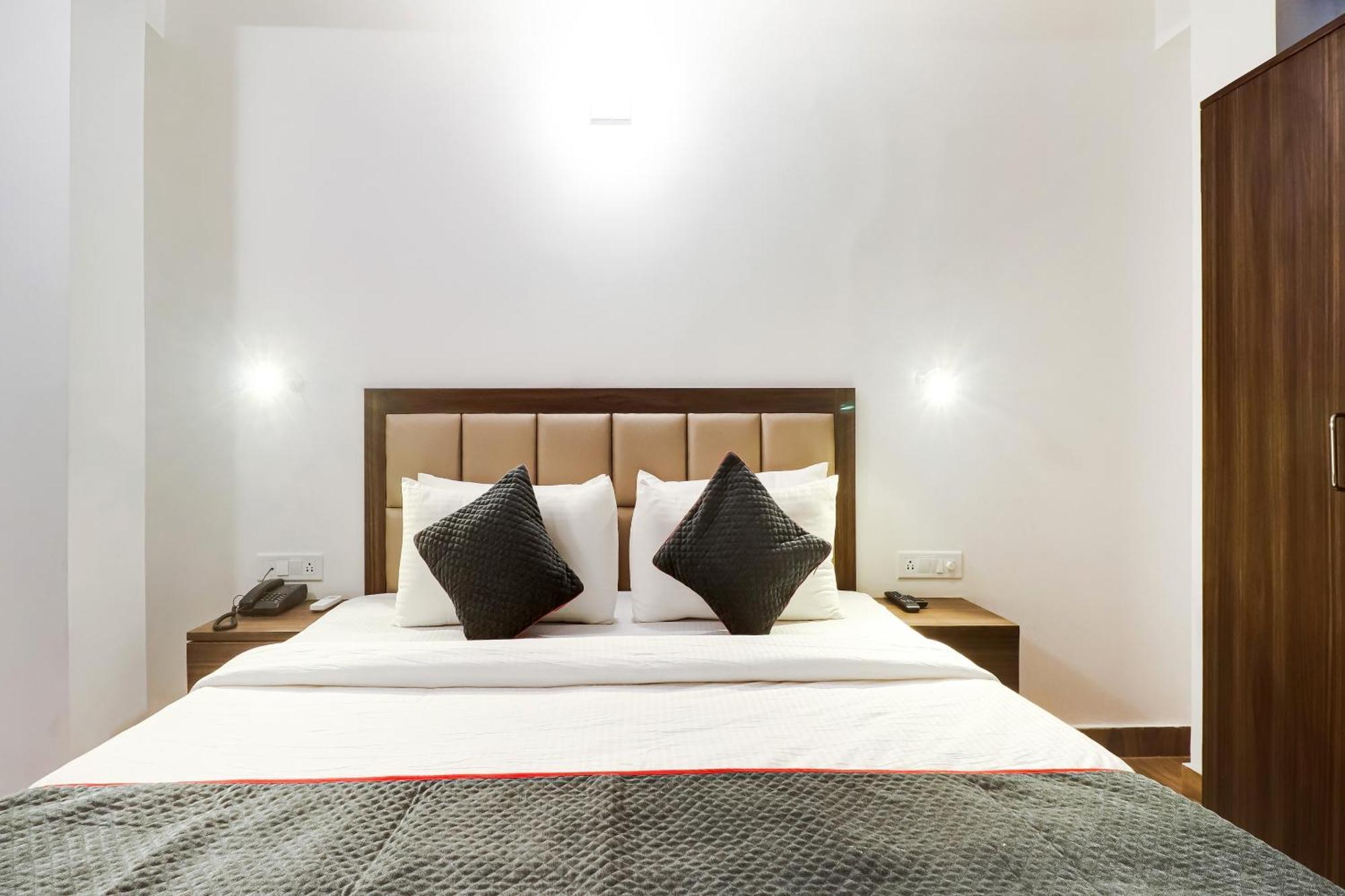 Townhouse Townhouse Clark Inn ปัฏนา ภายนอก รูปภาพ