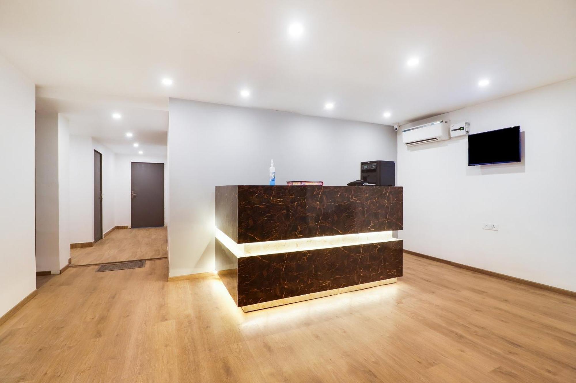 Townhouse Townhouse Clark Inn ปัฏนา ภายนอก รูปภาพ
