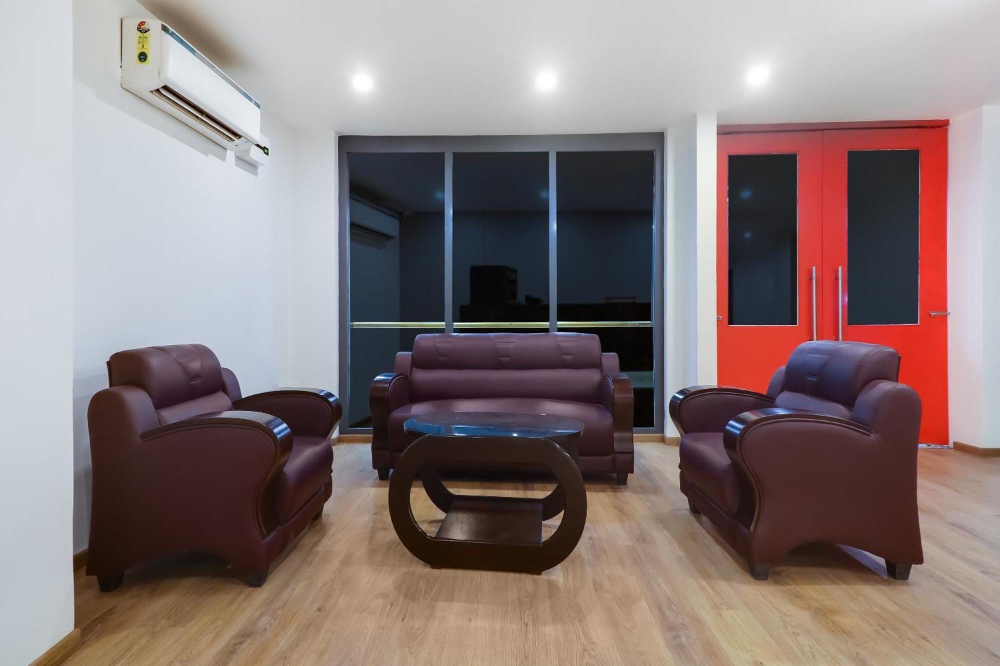 Townhouse Townhouse Clark Inn ปัฏนา ภายนอก รูปภาพ